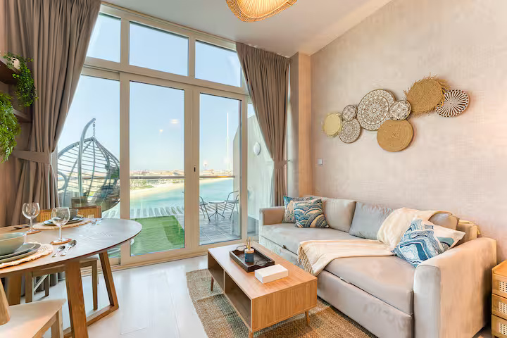 Iconic Palm Studio With Views